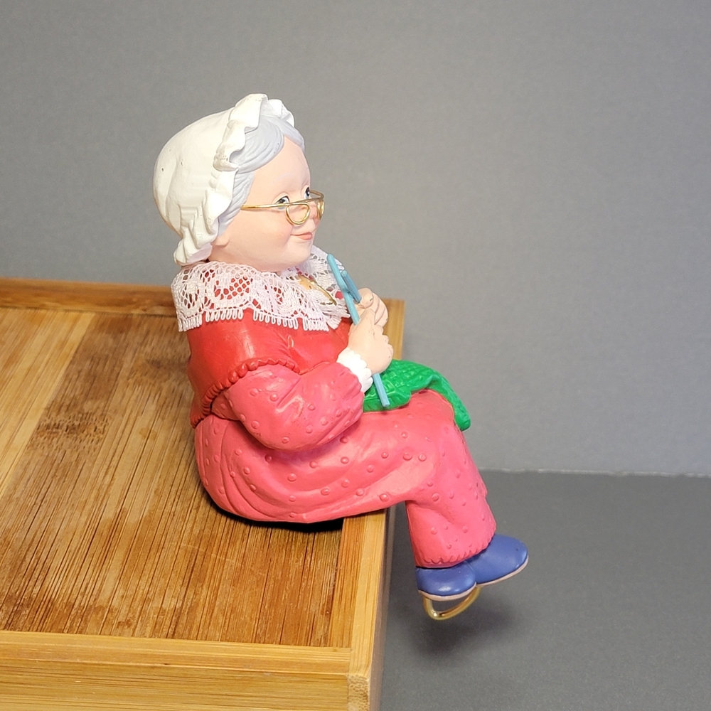 1980s 1988 Hallmark Mrs Claus Knitting Stocking Hanger Holder Vintage - Picture 2 of 10